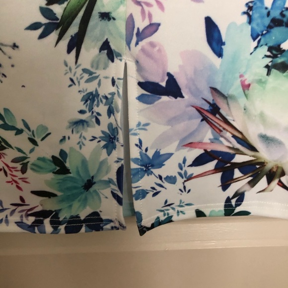 NWOT modern floral print dress, w/short sleeves - Picture 3 of 4